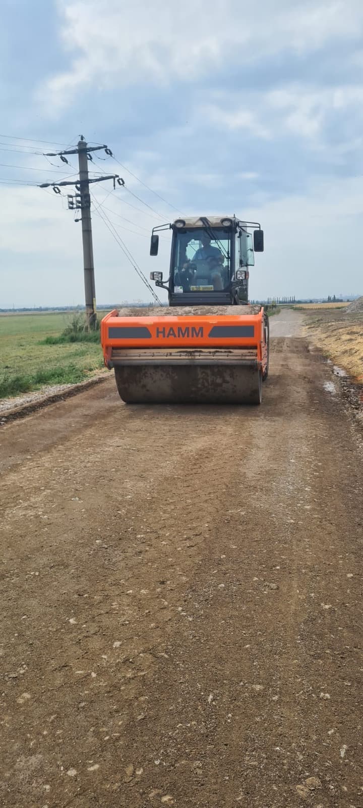 Compactarea stratului tratat cu compactor monocilindru